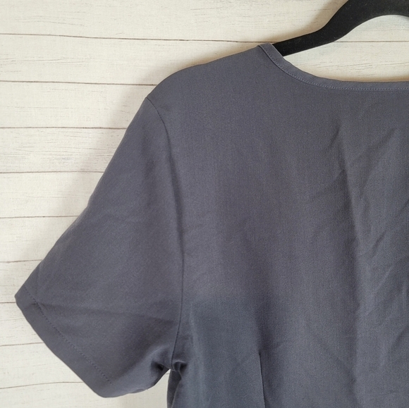 FIGS Casma Three-Pocket Scrub Top in Graphite, sz XS - Picture 11 of 12